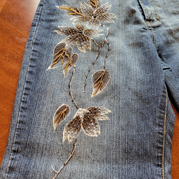 Embroidered jeans - Picture 2 of 3